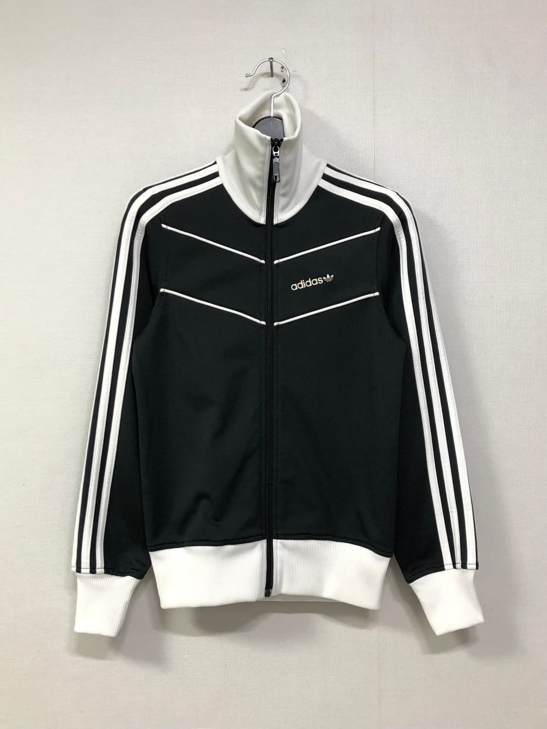 아디다스 셰브론 베켄바우어 여성 딱붙핏 트랙탑 져지 _ 블랙 XS 상품이미지1