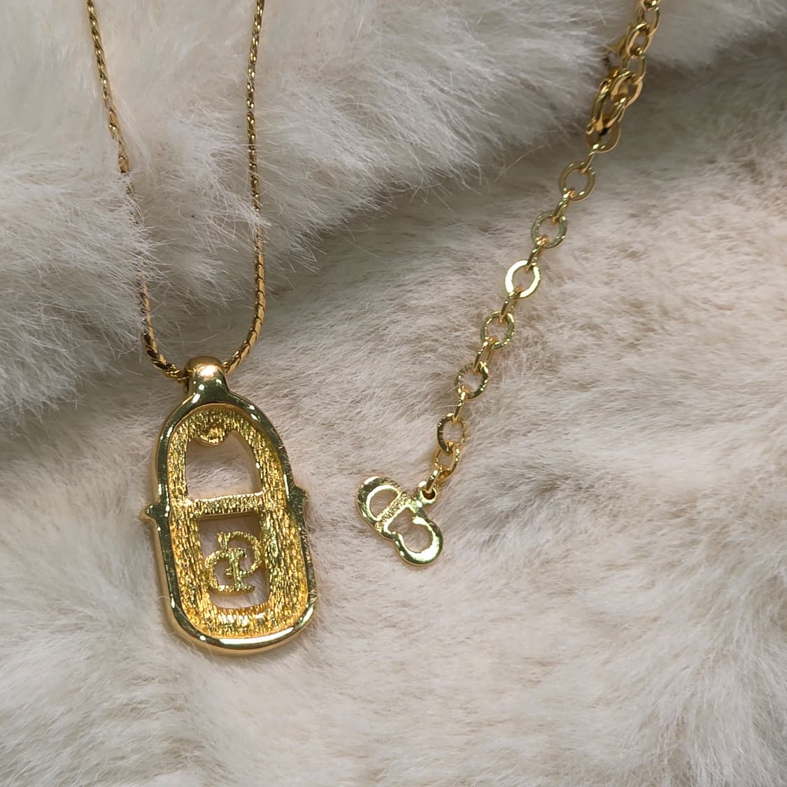 크리스찬 디올 금장 CD 로고 자물쇠 펜던트 목걸이 상품이미지3