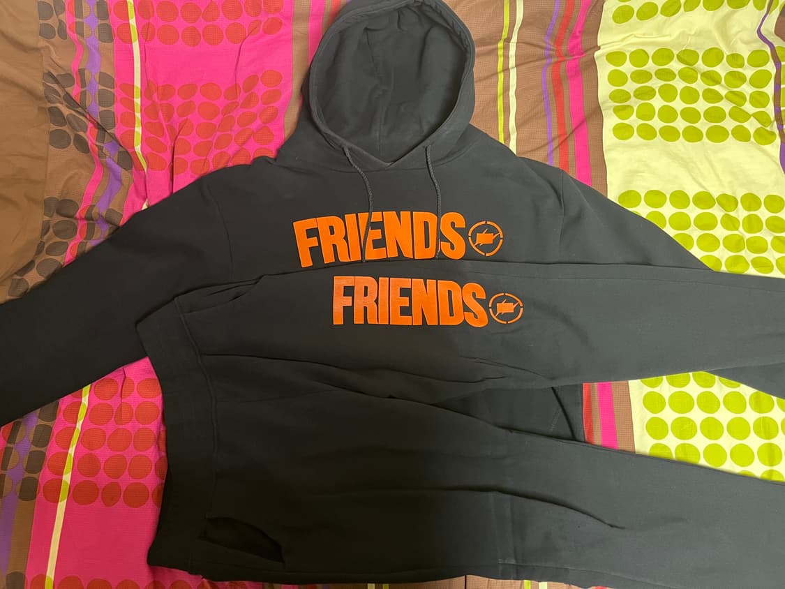 브이론 X 프라그먼트 Friends 후드 팬츠 세트 상품이미지1