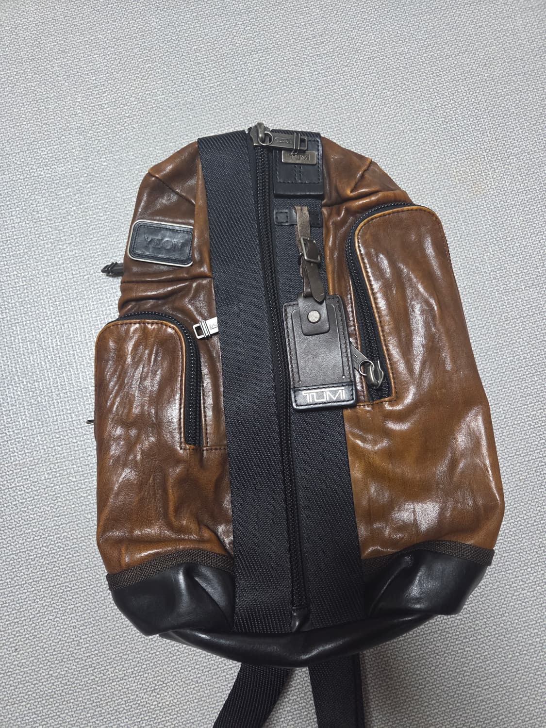 TUMI 투미 슬링백 팝니다 상품이미지1