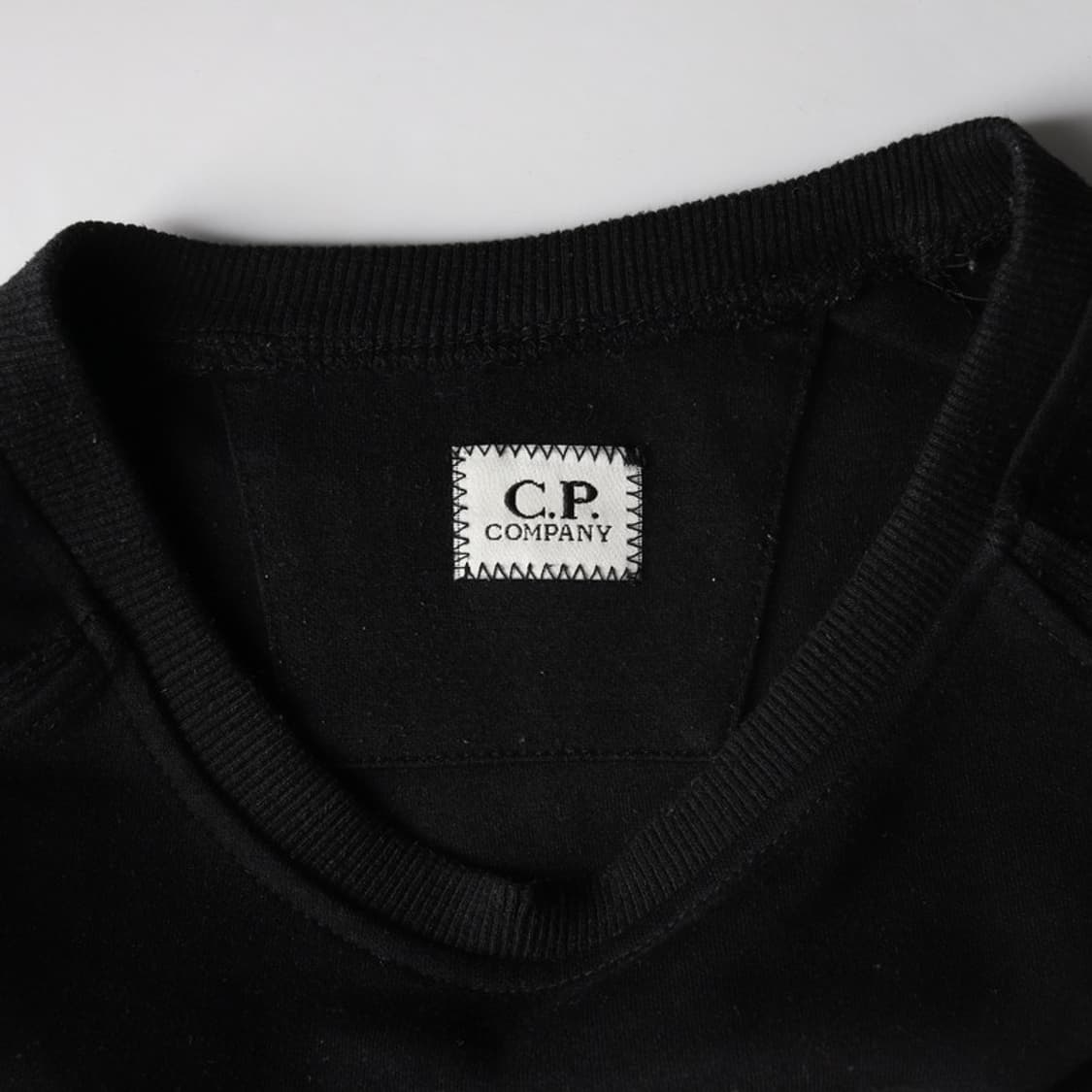 CP컴퍼니 렌즈패치 맨투맨 L 상품이미지5