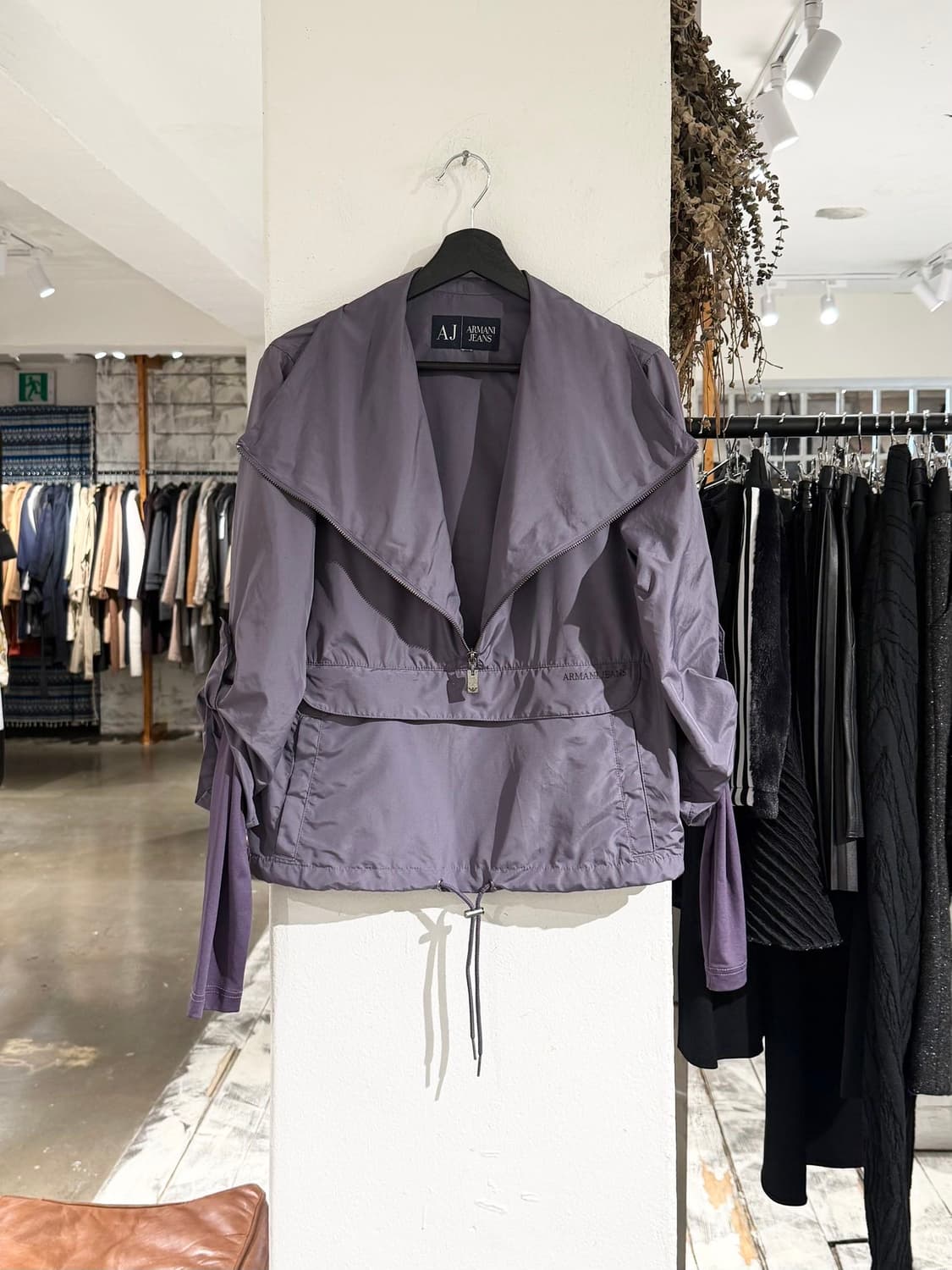 아르마니 진스 라벤더 레이어드 슬리브 폴리 아노락 상품이미지2