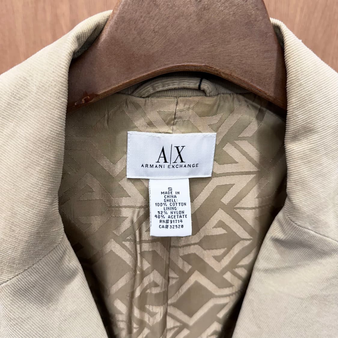 아르마니 익스체인지 싱글 블레이저 자켓 로고 패턴 안감 디테일 베이지 상품이미지6