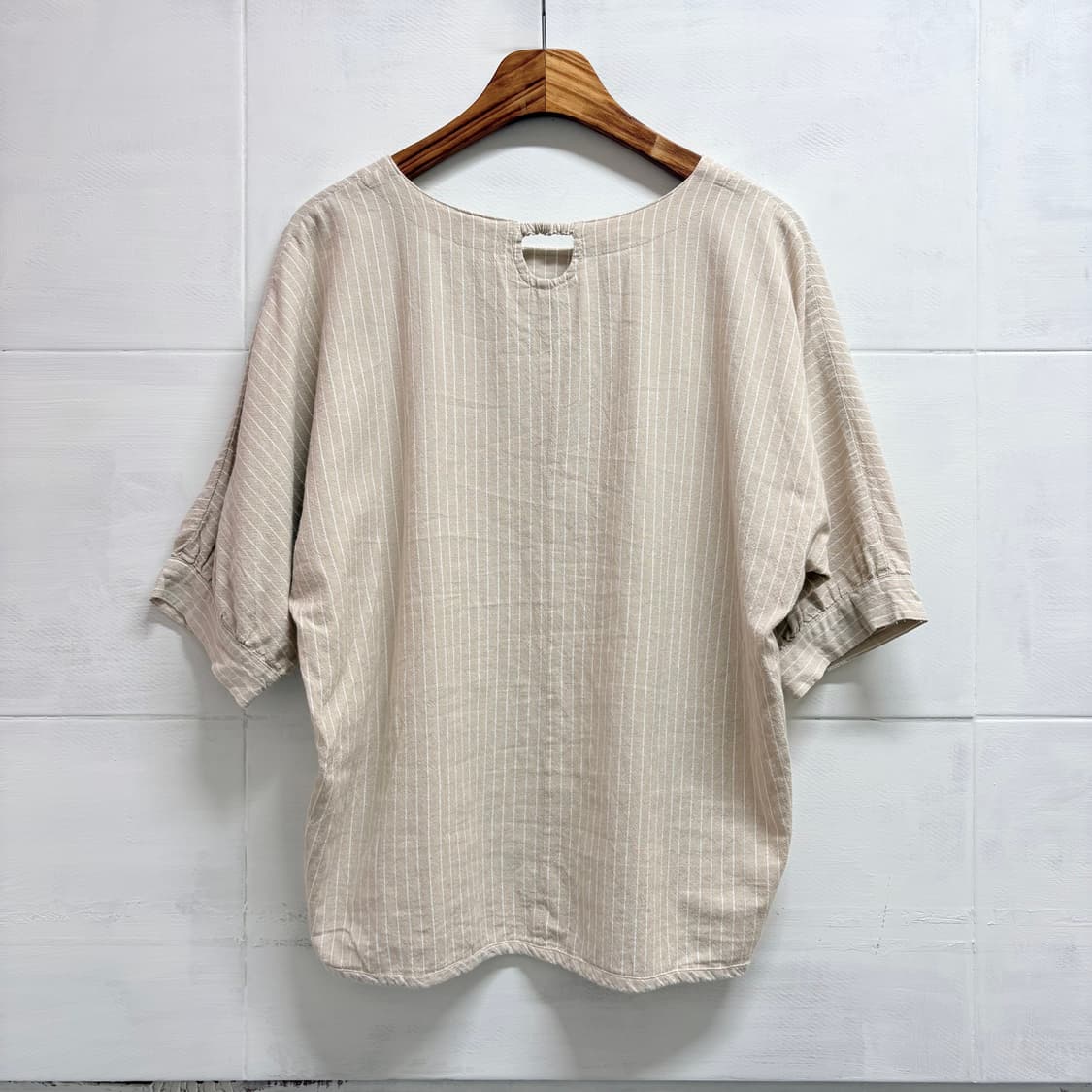 스트라이프 언발 셔링 러블리 모리 반팔 블라우스 상품이미지6