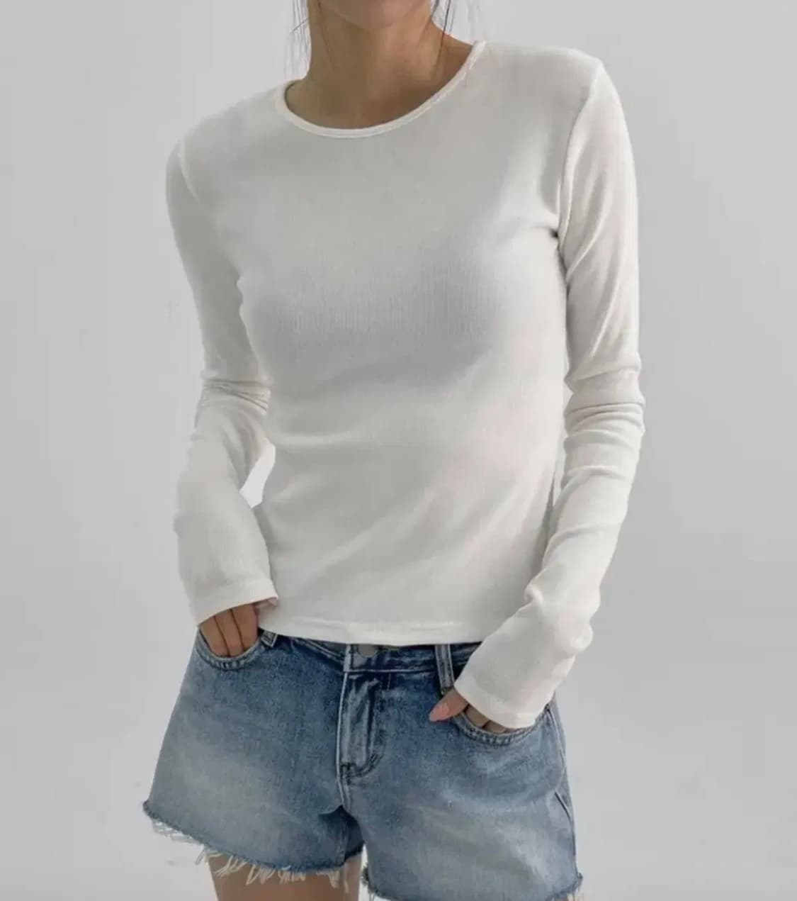 블랙업 더츠비 라운드 긴팔 티셔츠 상품이미지1