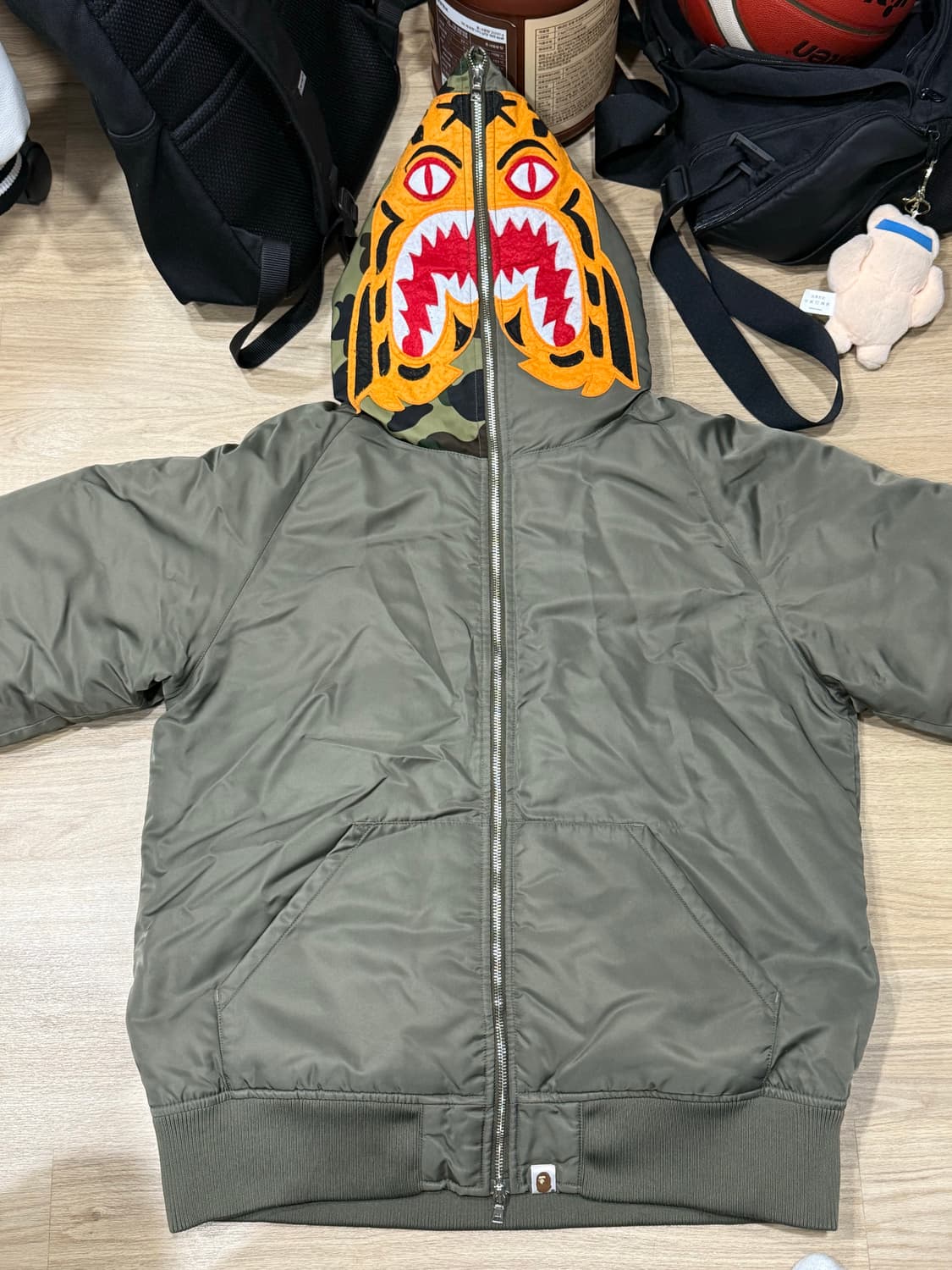 베이프 타이거 패딩 올리브 상품이미지2