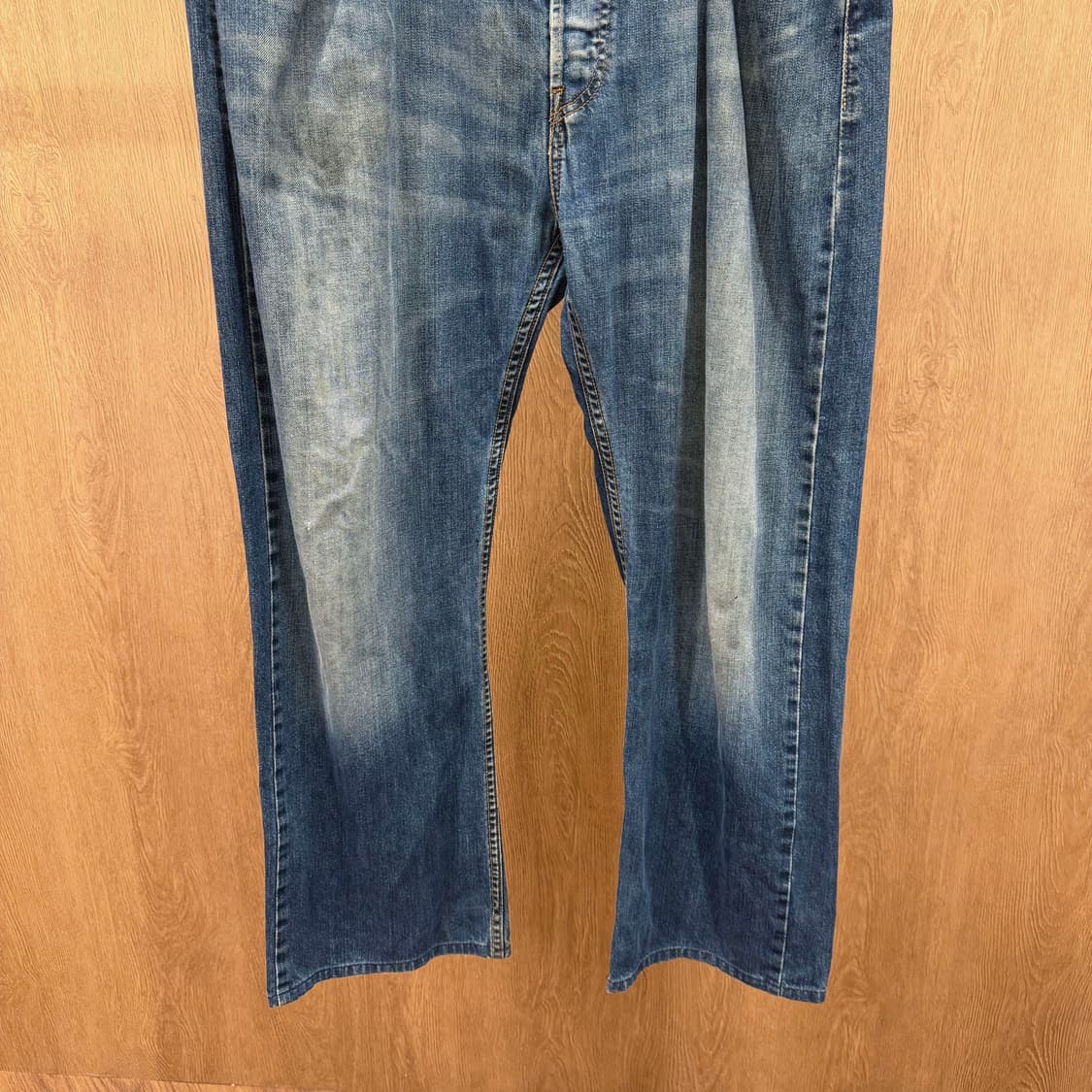 리바이스 워싱 데님 팬츠 버튼 클로징 레드 로고 탭 포켓 디테일 중청 상품이미지5