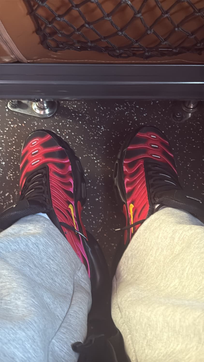 나이키 x 슈프림 에어맥스 플러스 TN 파이어 핑크 상품이미지1