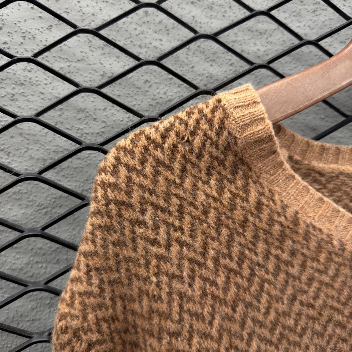 폴로 랄프로렌 울니트 V넥 헤링본패턴 디테일 루즈핏 브라운 상품이미지6