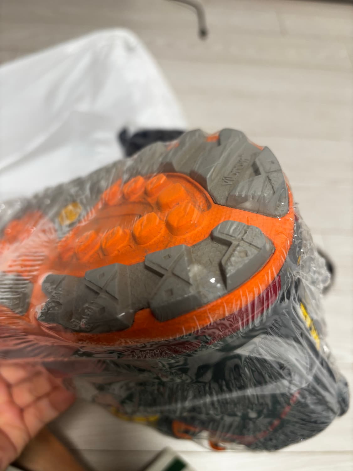 호카 토르 울트라 하이 블랙 칠리 페퍼 260 상품이미지3