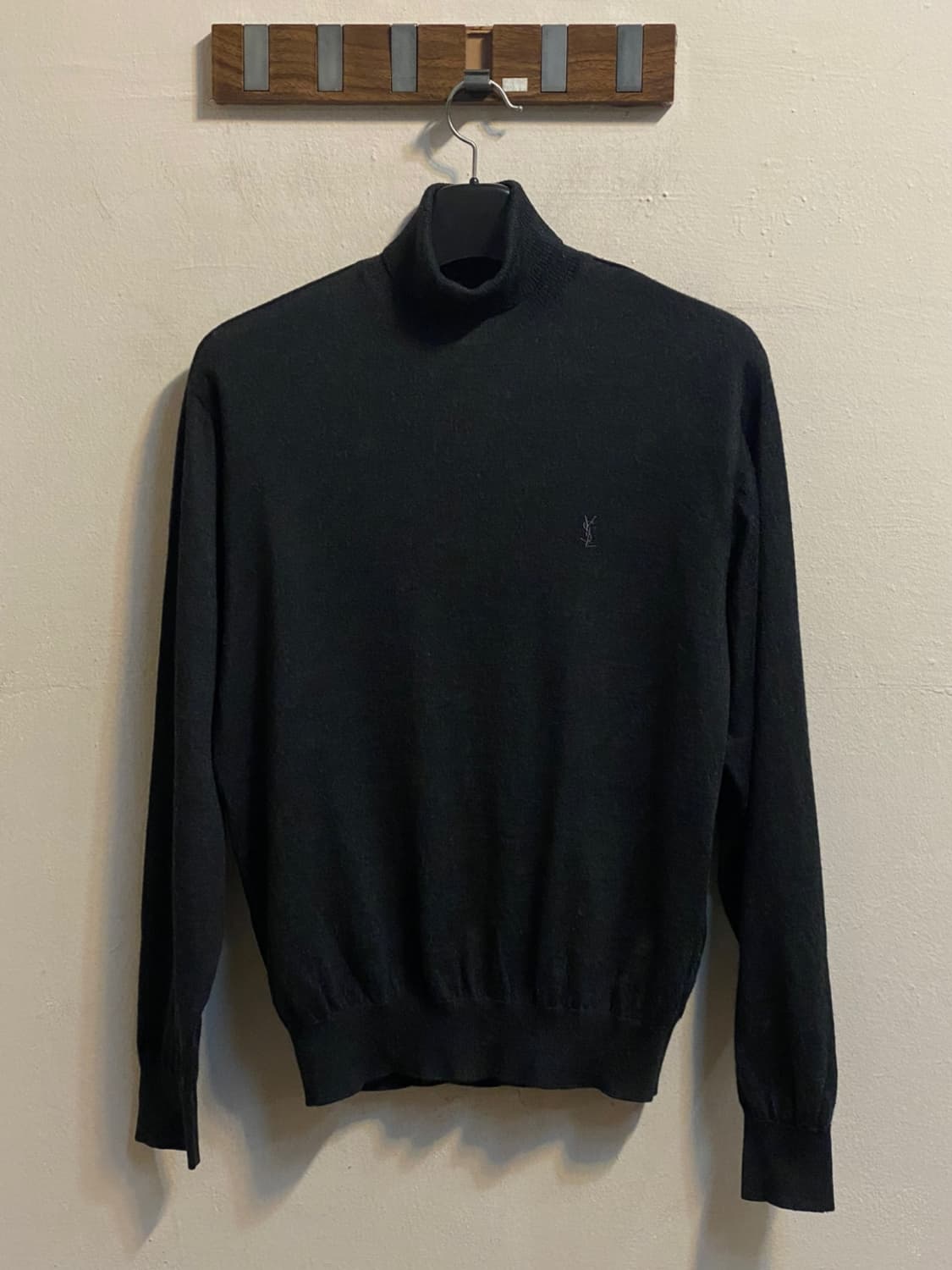 입생로랑 블랙 터틀넥 니트 상품이미지1