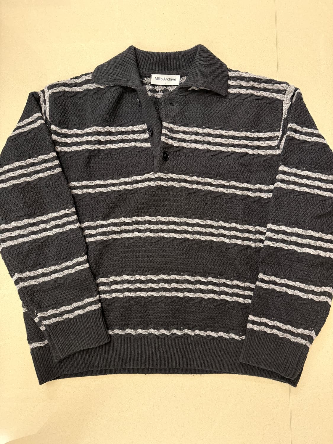 밀로 아카이브 카라 니트 상품이미지1