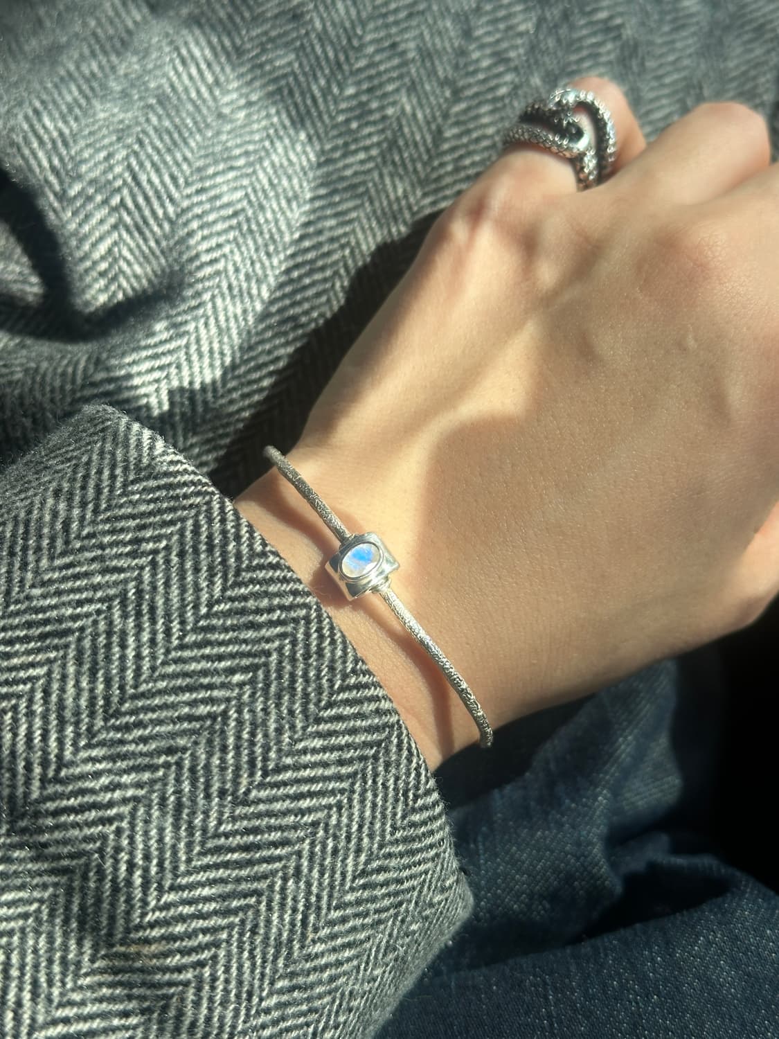 Musta moonstone 925silver bangle 상품이미지1