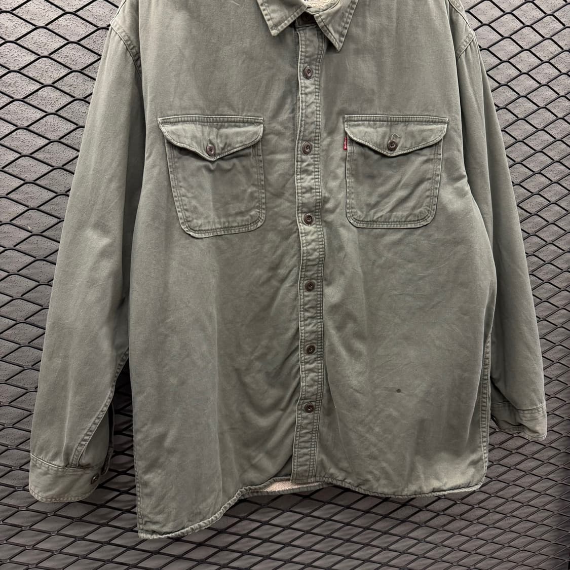 리바이스 밀리터리 셔츠자켓 밑단 레드탭 쉐르파 안감 디테일 카키 상품이미지5