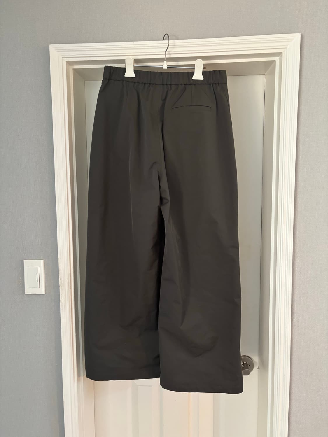 [M] 아모멘토 맨즈 투턱 와이드 팬츠 그레이 24fw 상품이미지2