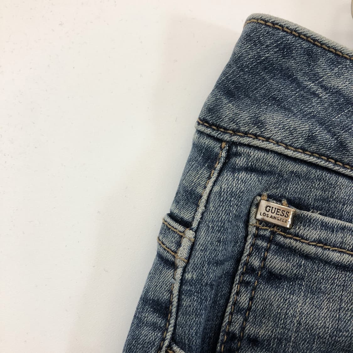 게스 프리미엄 금장 레귤러 데님진 32 인치 상품이미지2