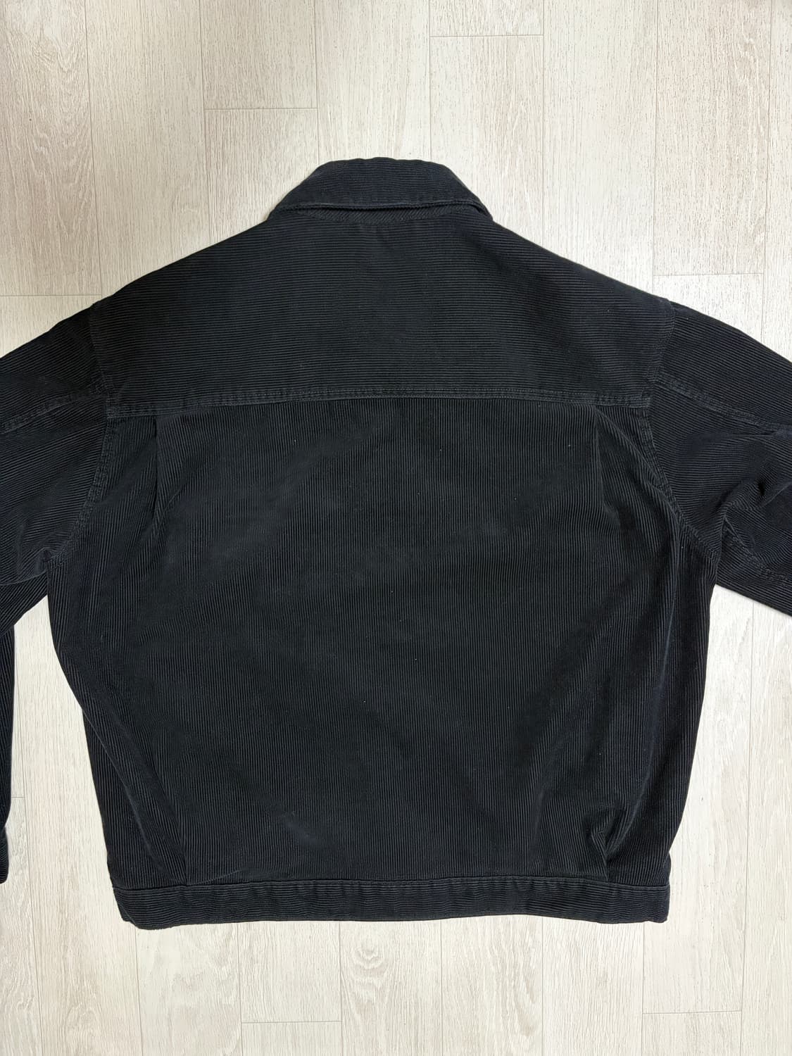 에잇세컨즈 코듀로이 숏 트러커 블랙 상품이미지3