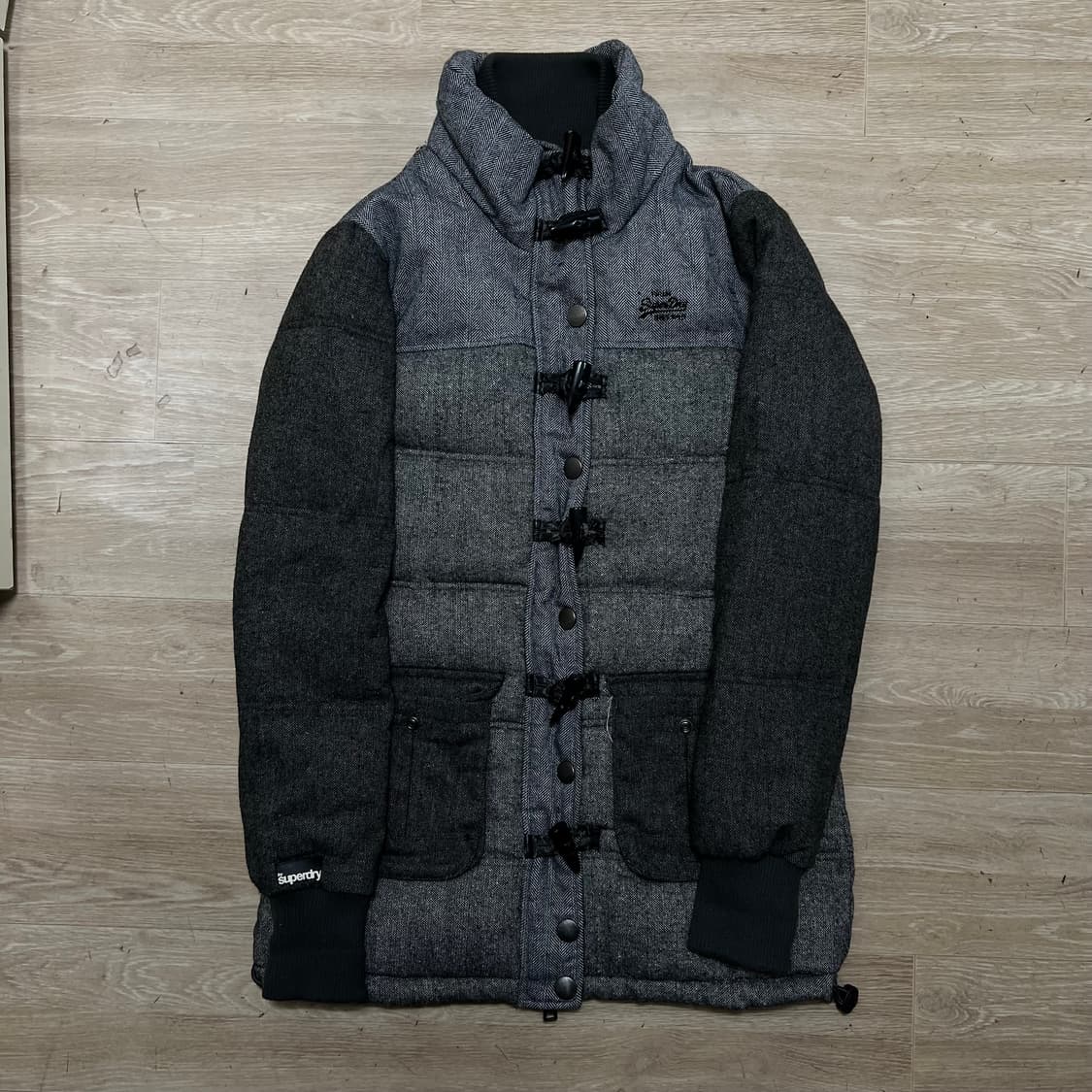슈퍼드라이 빈티지 프리미엄 블랙라벨 헤링본 롱패딩 [그레이] M/95 상품이미지1