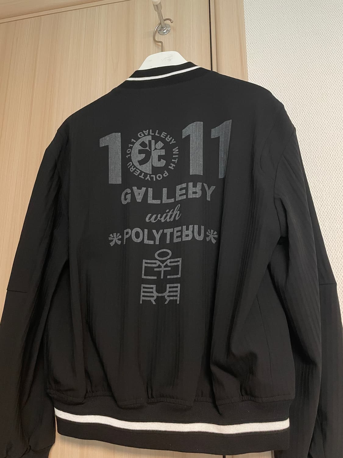 [2] 폴리테루 x 1011 갤러리 모뉴먼트 바시티 블랙 상품이미지3