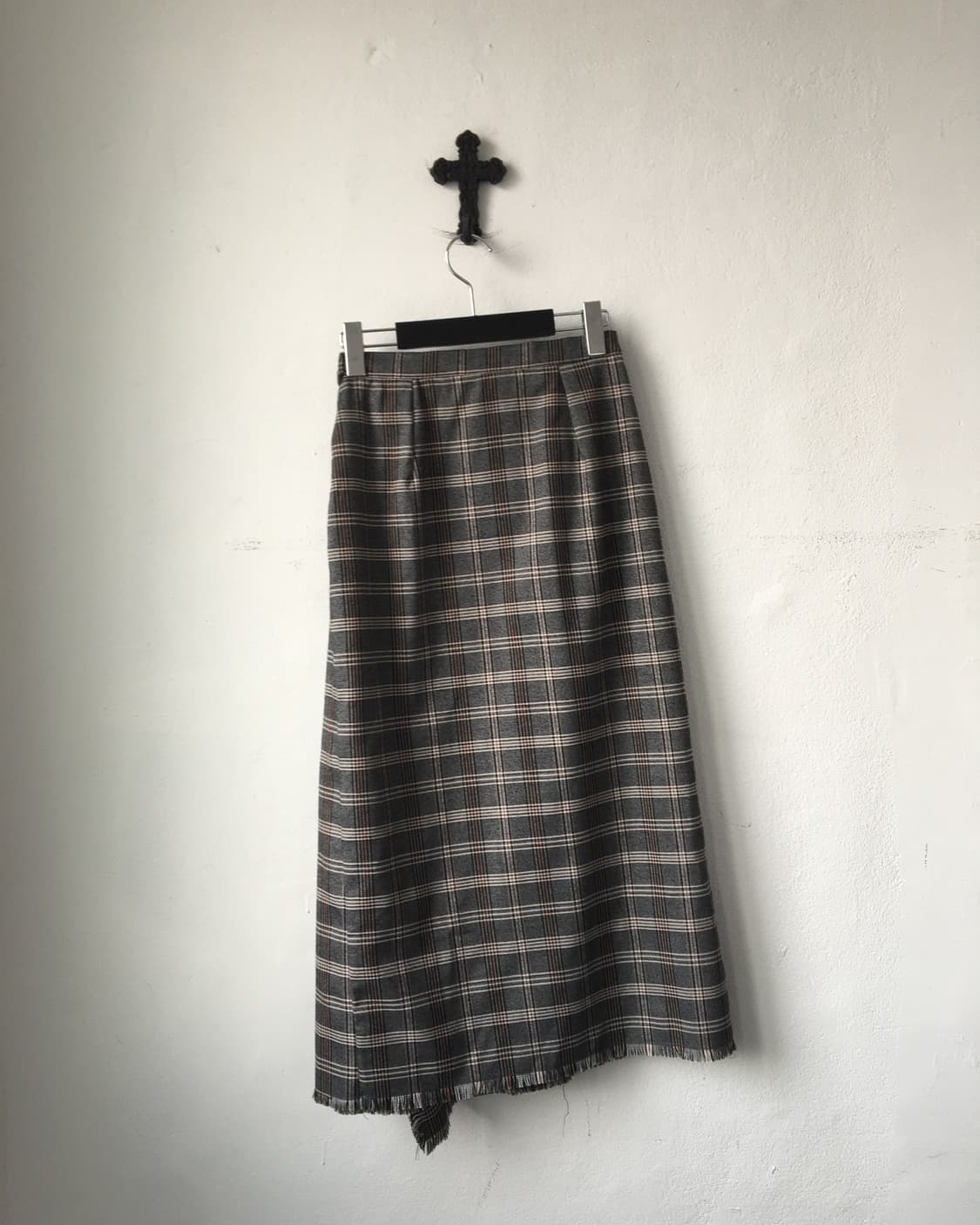 Unbalanced check pattern wrap skirt 상품이미지2