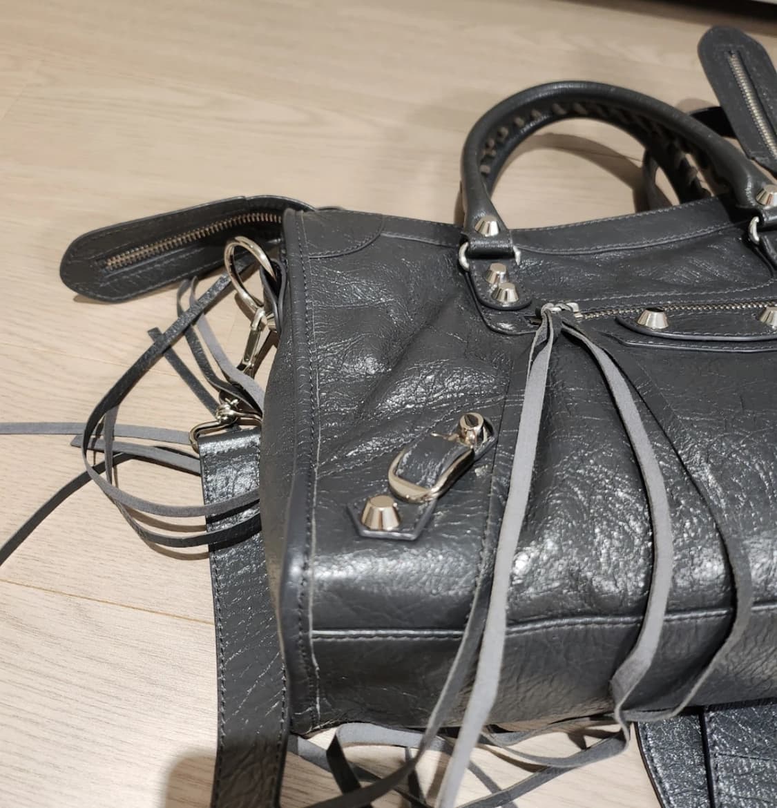 발렌시아가 모터백 스몰 그레이 상품이미지5