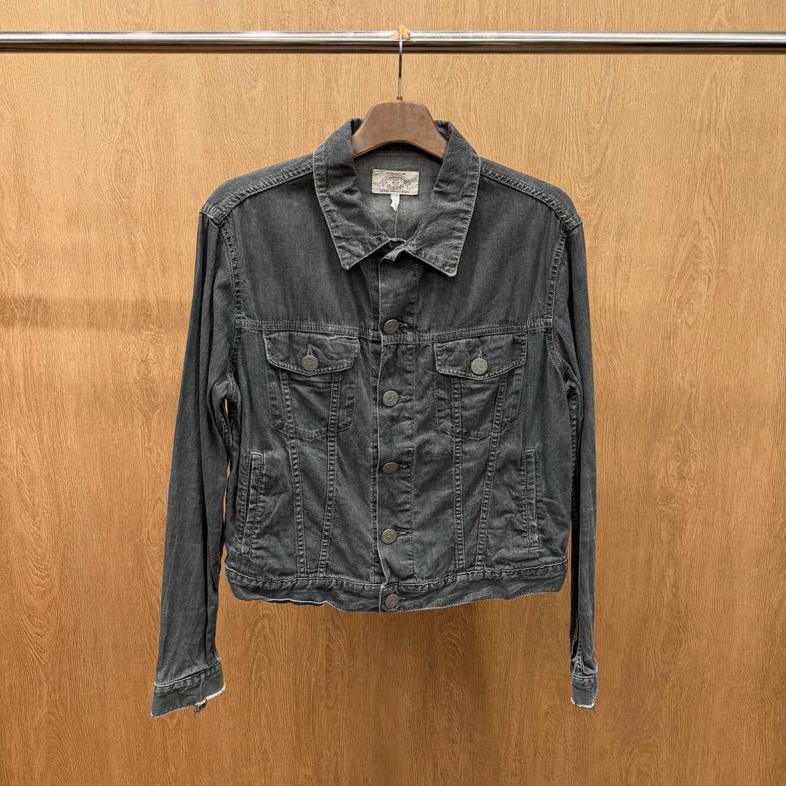 아르마니 진스 데님 트러커 자켓 버튼 클로저 사이드 포켓 디테일 흑청 상품이미지2