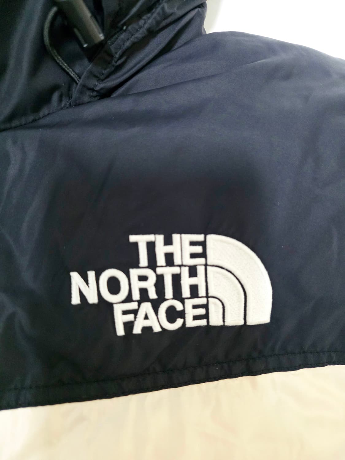 [노스페이스] 화이트라벨 눕시 온볼 패딩 크림 블랙 85(XS) 실측 M 상품이미지4