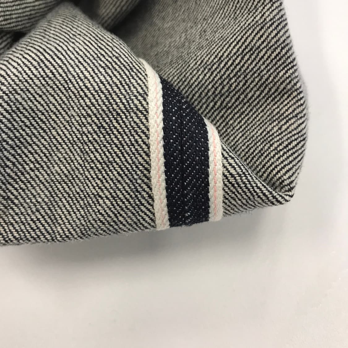 유니클로U 레귤러핏 스트레이트 셀비지 데님 [32인치] 상품이미지4