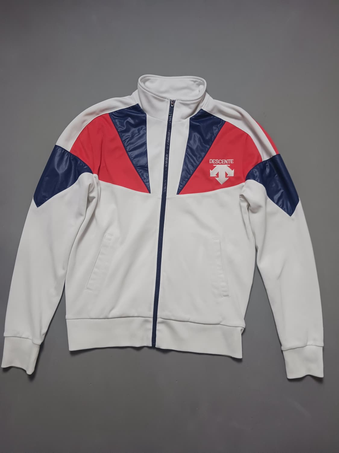 [100] 데상트 화이트 배색 트랙 자켓 상품이미지1