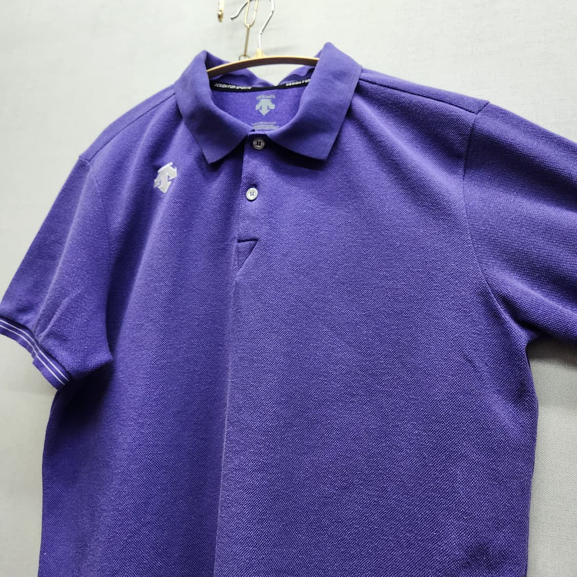 데상트 로고자수 반팔카라 105(L) 상품이미지3