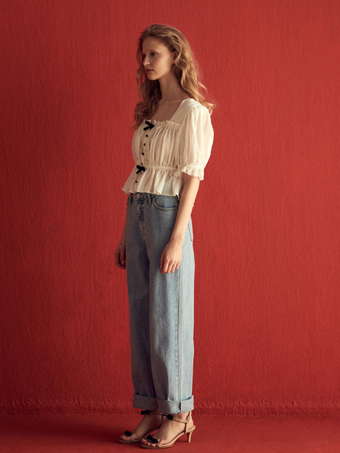 쟈니헤잇재즈 리본 셔링 코튼 블라우스 - 화이트 상품이미지3