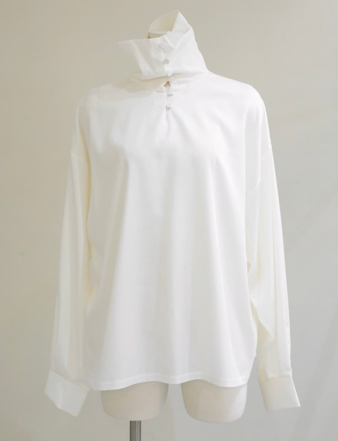 neuadult 노이어덜트 실키 블루 2way 하이넥 블라우스 셔츠 상품이미지3