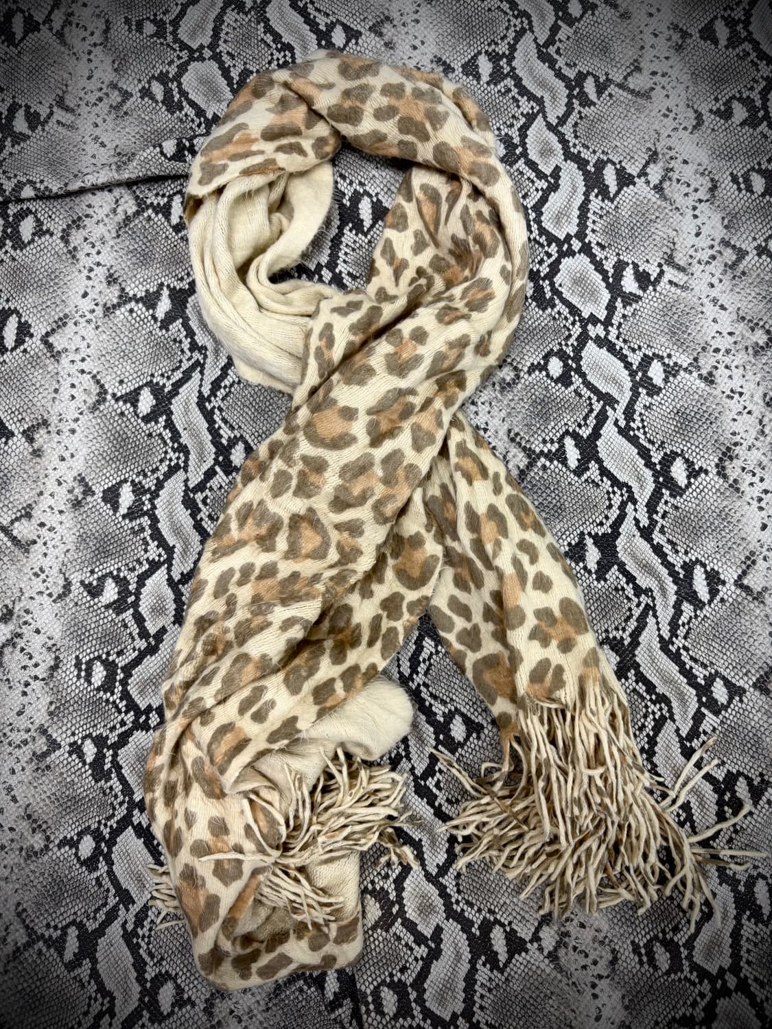 “Vintage” Leopard Long Scarf 상품이미지2