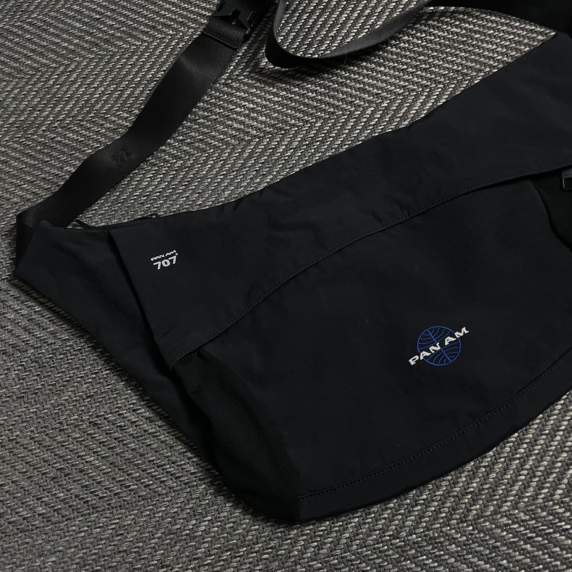 팬암 자수 미니멀 숄더 슬링 메신저백 블랙y 4893 상품이미지3