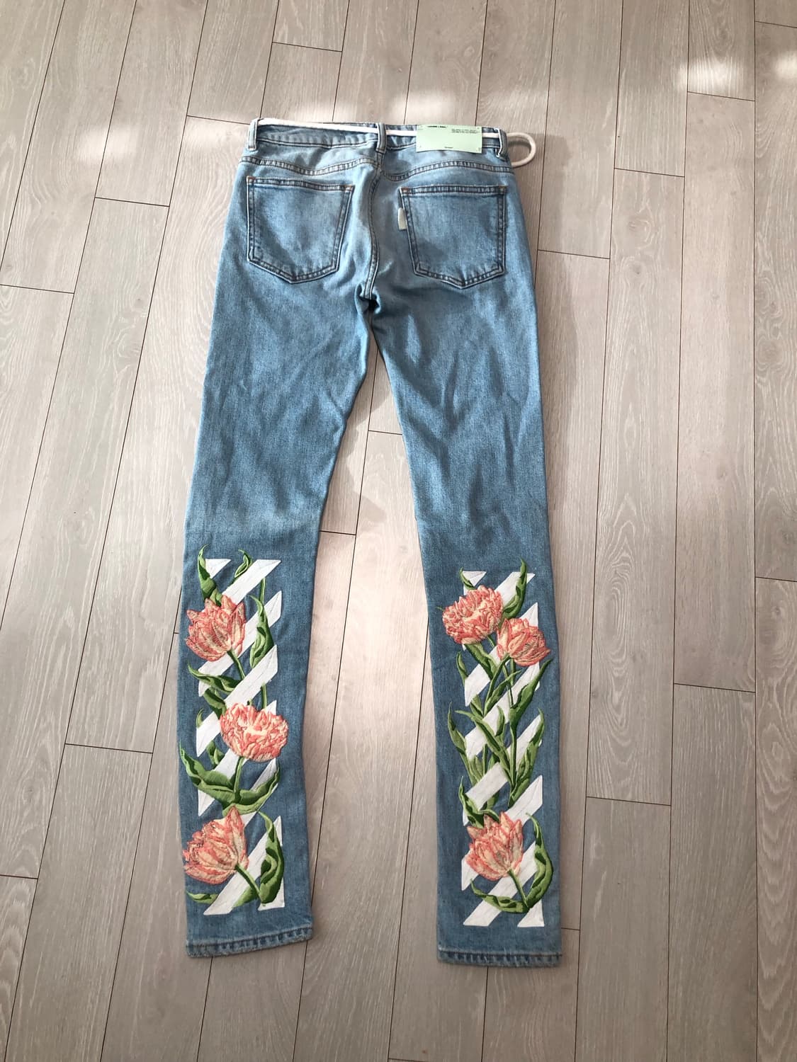 오프화이트 표기(여성25) 상품이미지1