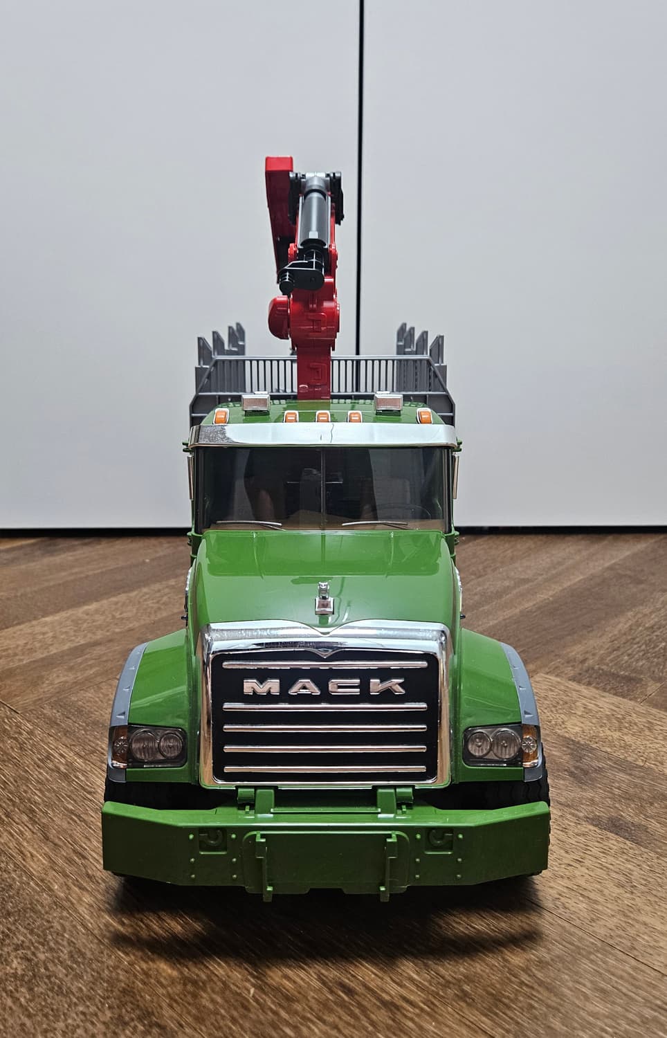 브루더 MACK 임업 트럭 상품이미지3