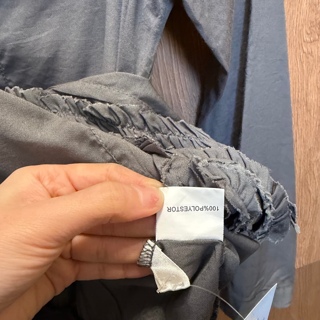 빈티지 브이넥 롱슬리브 집업 프릴 트리밍 디테일 레귤러핏 다크 그레이 상품이미지5