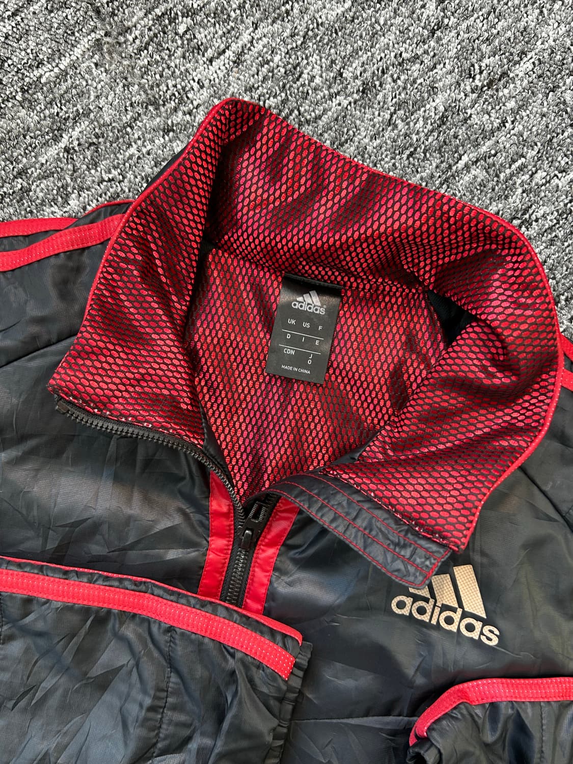 아디다스 블랙 레드 누빔 바람막이 L 상품이미지6