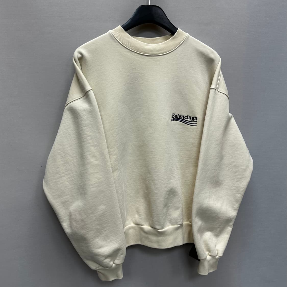 발렌시아가 웨이브로고 자수 맨투맨(크롭핏) 상품이미지6