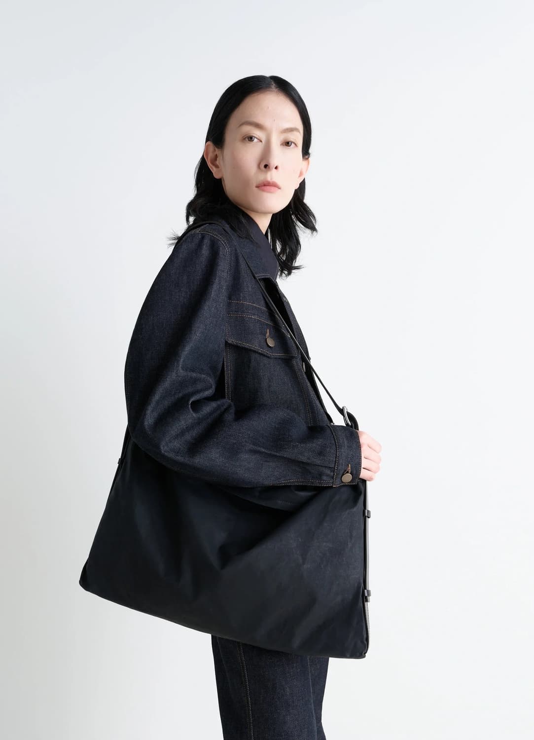 르메르 25fw 트렌치 포켓 미디움 백/오닉스 상품이미지3