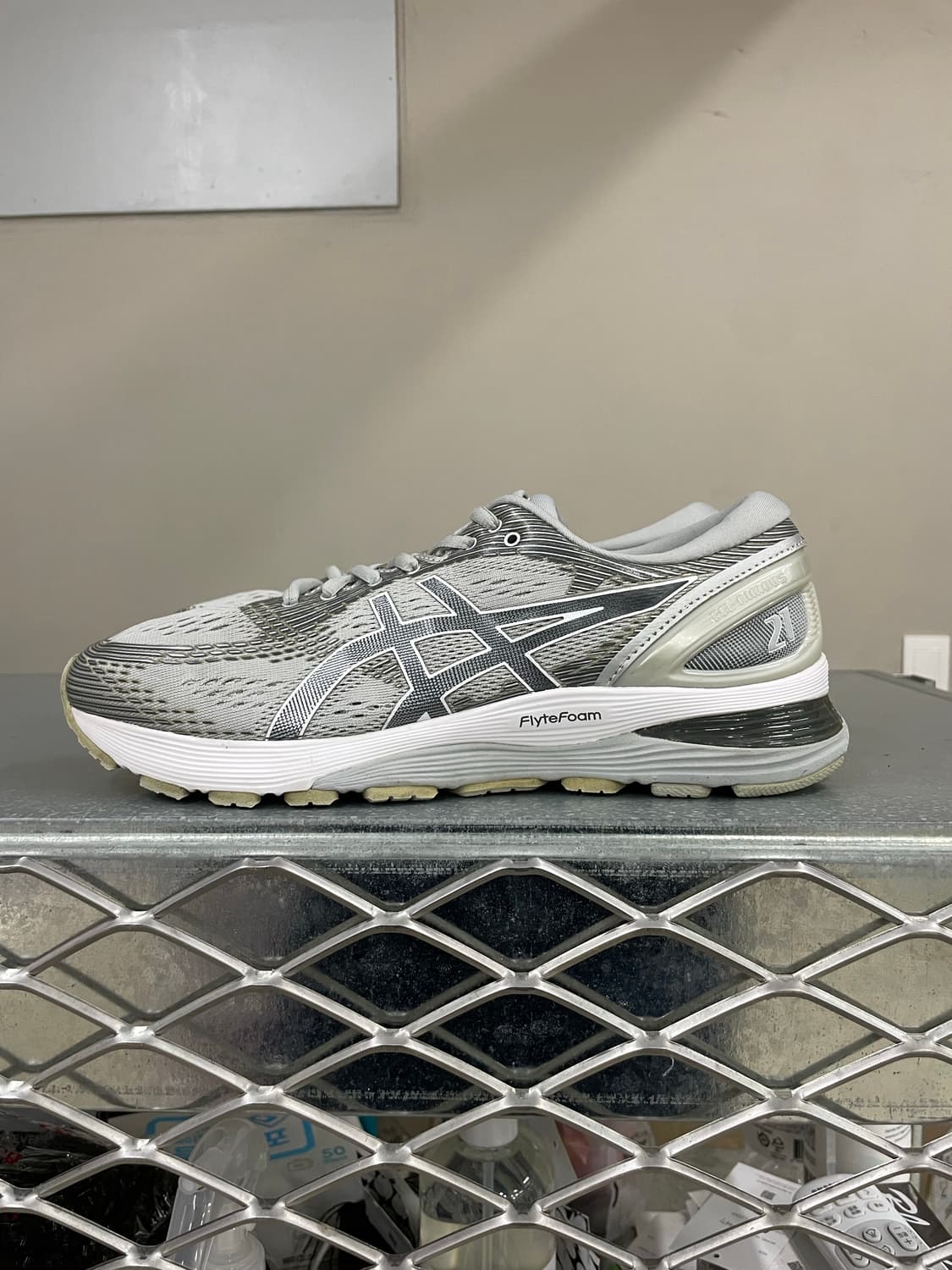 아식스 젤 님버스 21 미드 그레이 실버 265 상품이미지1