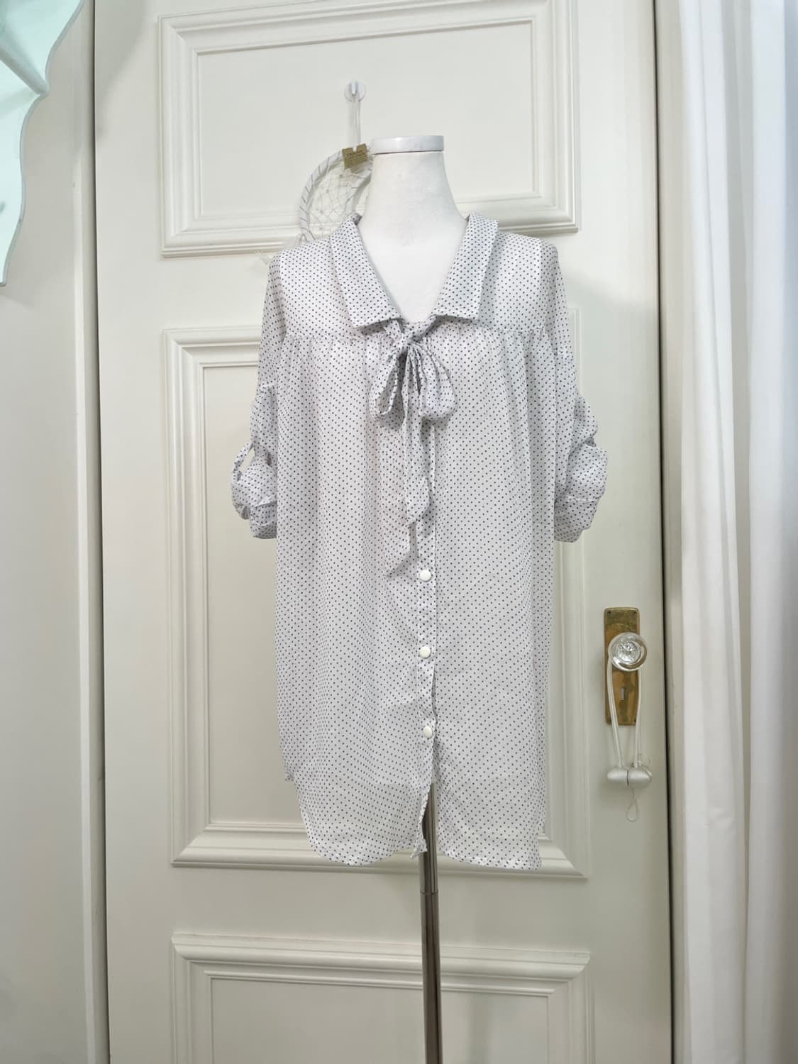 white dot shirring bow blouse 상품이미지1