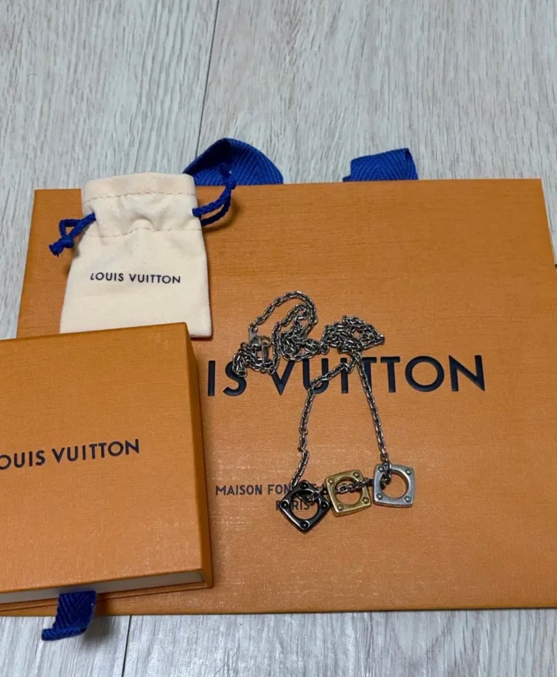 루이비통 볼트목걸이 상품이미지1