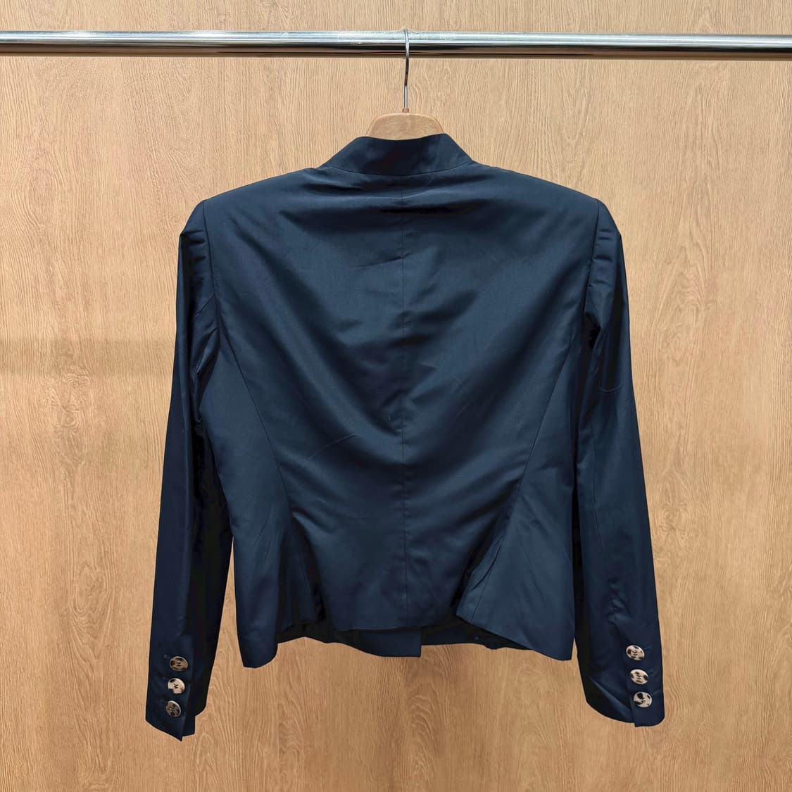 에스카다 자켓 스탠드 카라 볼레로 레이어드 플랩 버튼업 디테일 블랙 상품이미지3