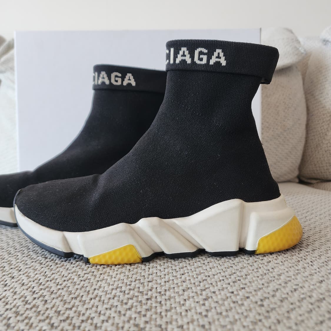 발렌시아가 니트 폴드 스피드 러너 스니커즈 블랙 36 상품이미지2