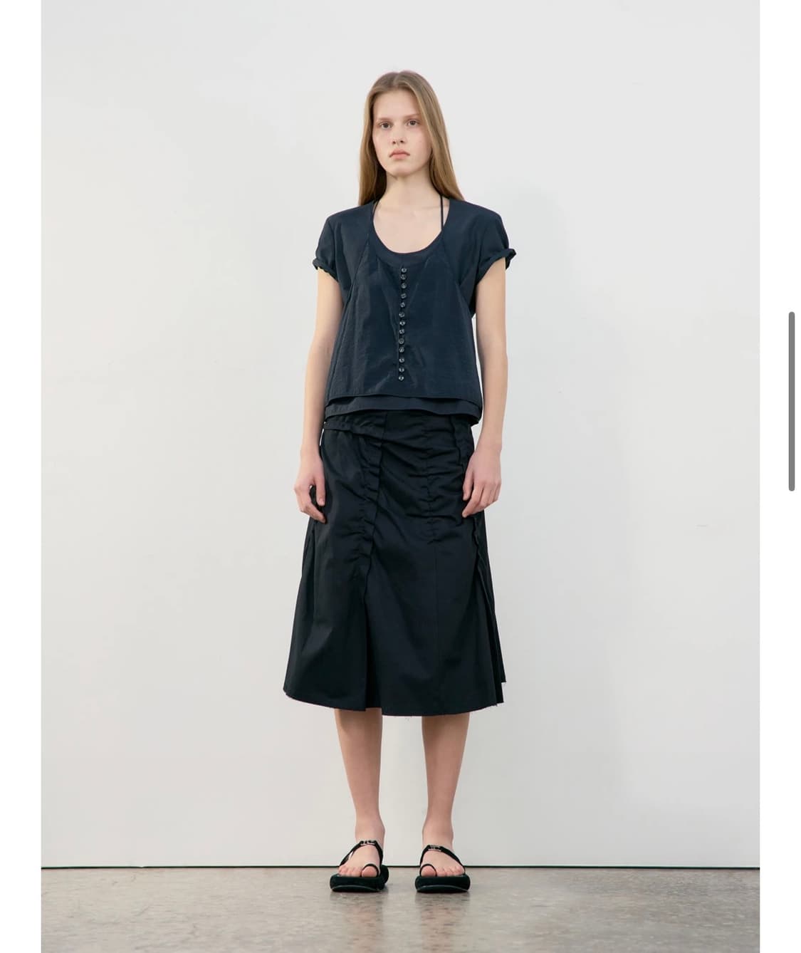 로우 컷 셔링 스커트 상품이미지1