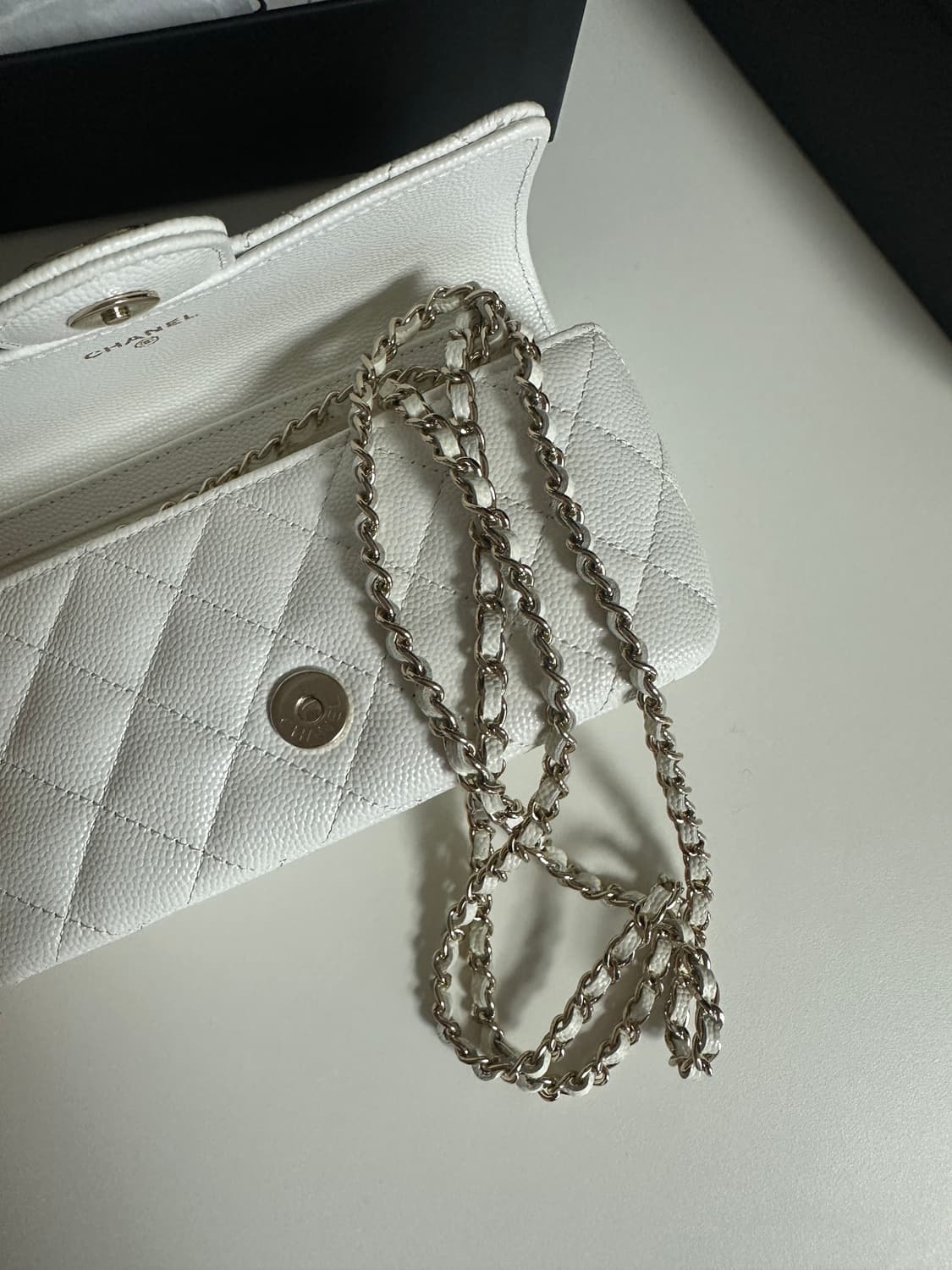 샤넬 선글라스백 화이트 (31번대) 상품이미지5