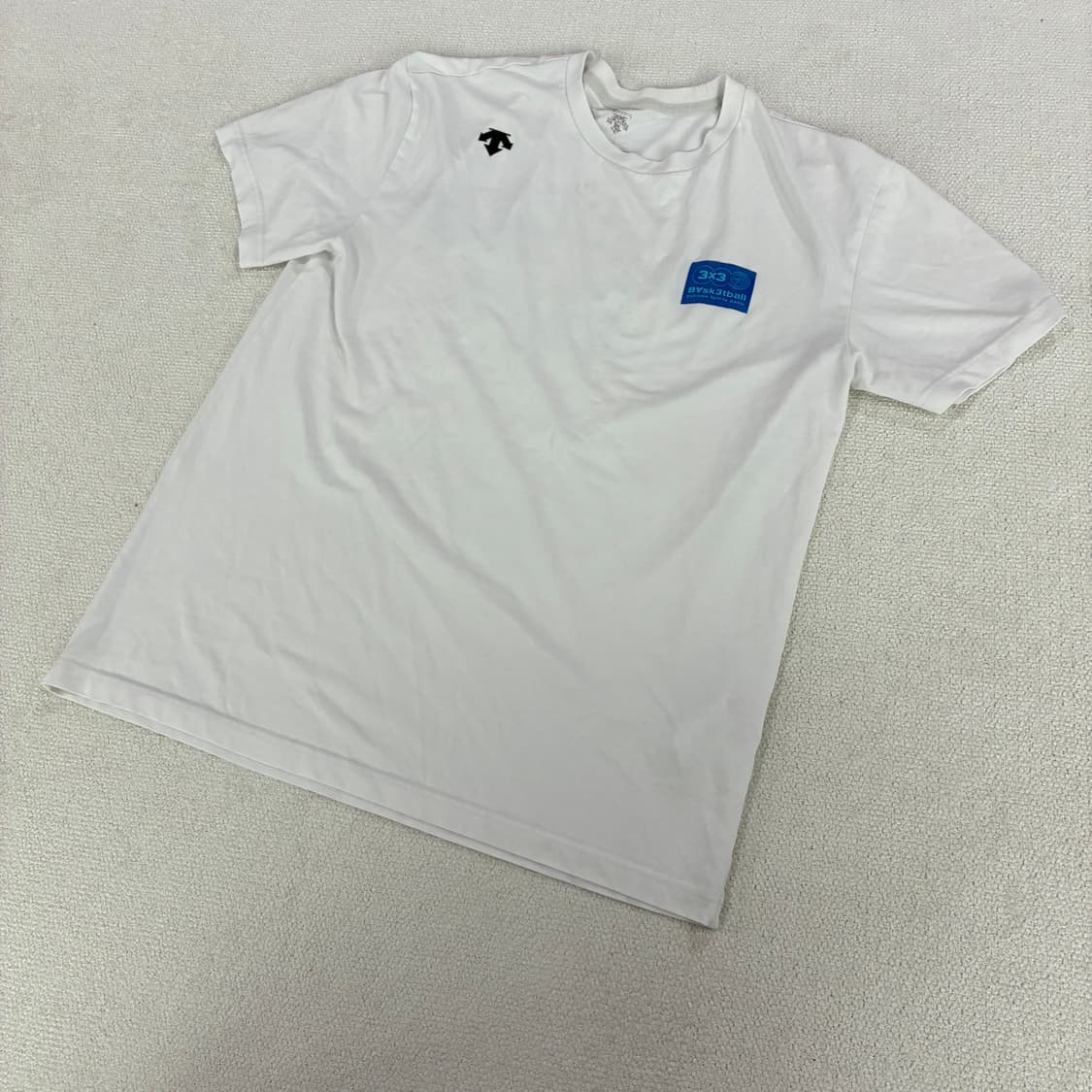 데상트 반팔티 화이트  상품이미지1