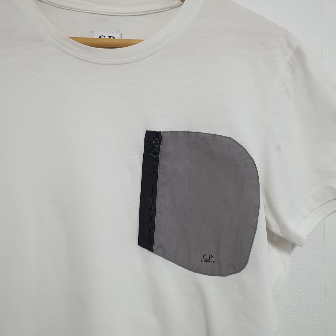 CP컴퍼니 나일론 포켓 반팔티셔츠 90-95 상품이미지2