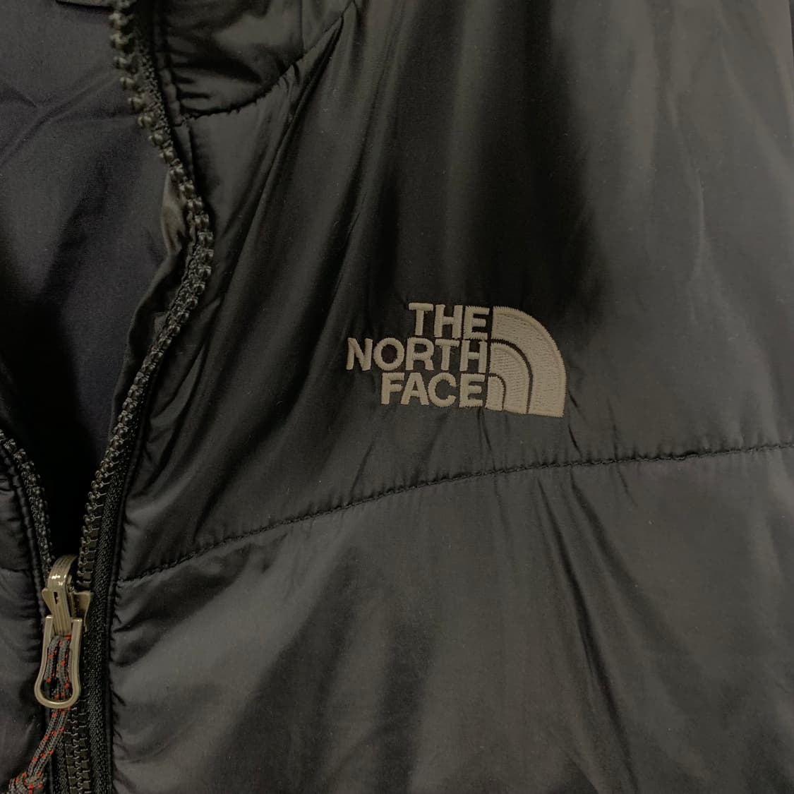 노스페이스 자수로고 블랙 경량 패딩 상품이미지4